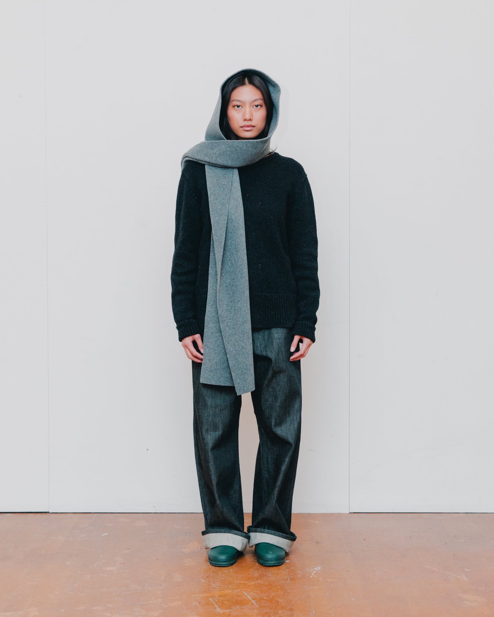 HOODED SCARF — GREY